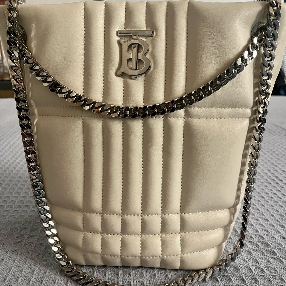 BURBERRY. Small Quilted Lambskin Lola Bucket Bag PALE VANILLA never worn/used
